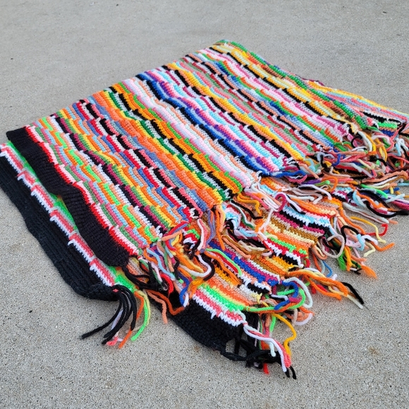 Vintage Other - VINTAGE Rainbow Zigzag Crochet Tassel Blanket